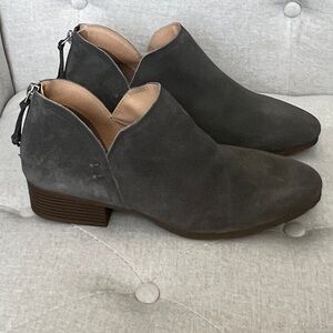 Kenneth Cole Reaction NEW grey suede booties. Size 10